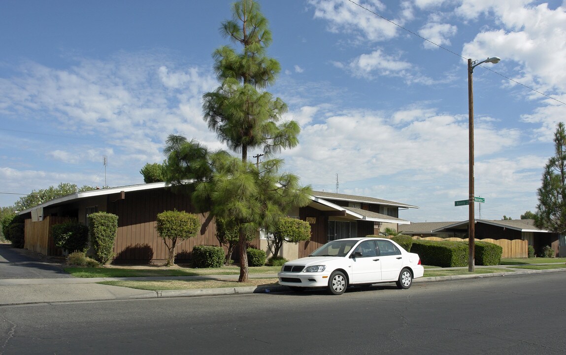 5671 Huntington Blvd in Fresno, CA - Building Photo