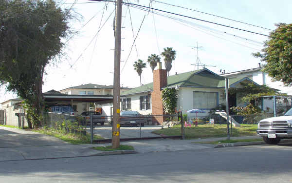 1040 W 110th St in Los Angeles, CA - Building Photo