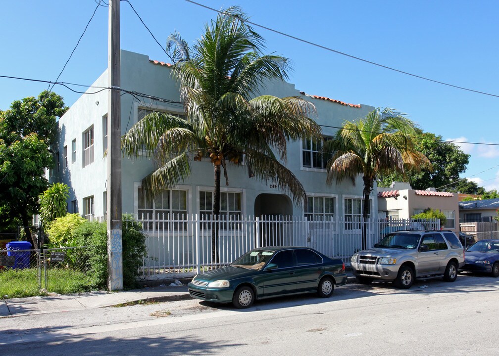244 NW 34th St in Miami, FL - Foto de edificio