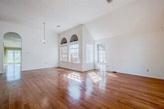 7030 River Garden Dr in Houston, TX - Building Photo - Building Photo