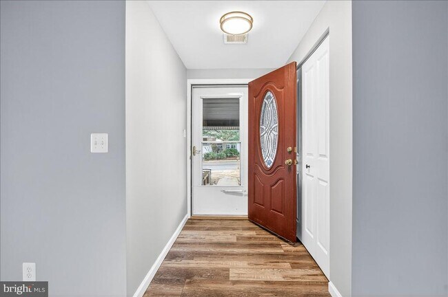 6901 Vantage Dr in Alexandria, VA - Building Photo - Building Photo