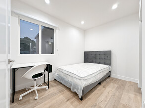 1529 W 35th Pl in Los Angeles, CA - Foto de edificio - Building Photo