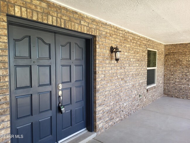 408 Hollydale Dr in El Paso, TX - Building Photo - Building Photo