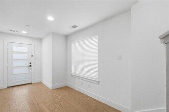 2610 Kimsey Dr in Dallas, TX - Building Photo - Building Photo