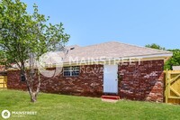 2529 McArthur Dr photo'