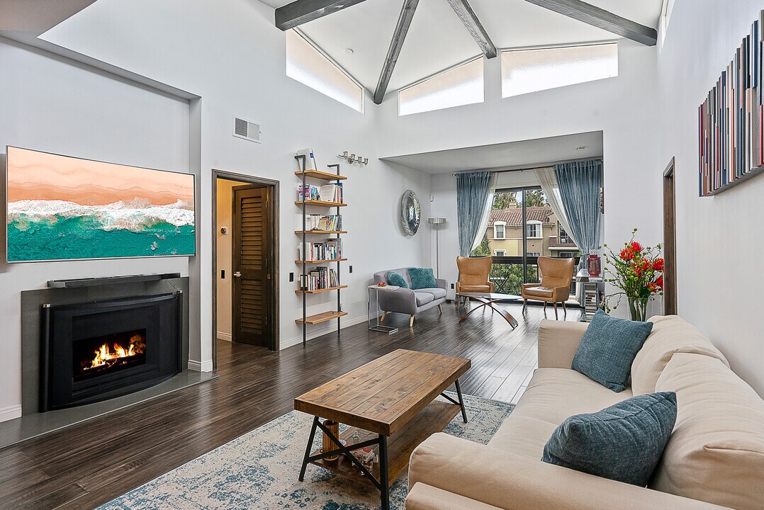 2175 S Beverly Glen Blvd, Unit 403 in Los Angeles, CA - Building Photo