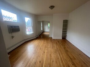681 NE Lowry Ave in Minneapolis, MN - Building Photo - Building Photo