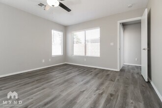 2206 E Aire Libre Ave in Phoenix, AZ - Building Photo - Building Photo