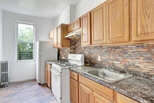 1241 College Ave, Unit 2B in Bronx, NY - Building Photo