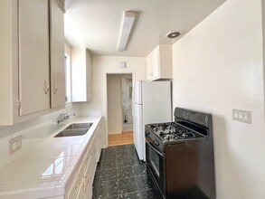 1342 Yale St, Unit B in Santa Monica, CA - Foto de edificio - Building Photo