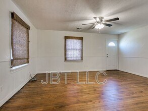 224 W Ercoupe Dr in Midwest City, OK - Building Photo - Building Photo