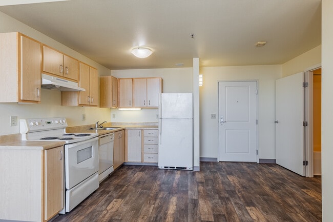 Pacific Tower Apartments in Portland, OR - Building Photo - Interior Photo