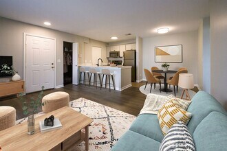 Deer Valley Apartments in Lake Bluff, IL - Building Photo - Building Photo