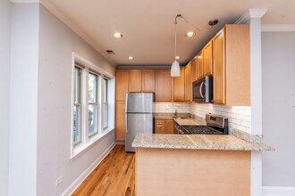 2709 W Argyle St in Chicago, IL - Building Photo - Building Photo