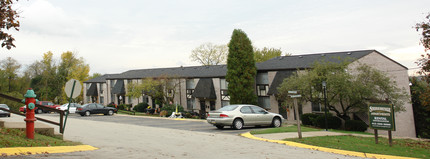 Stonehenge Apartments in Natrona Heights, PA - Foto de edificio - Building Photo