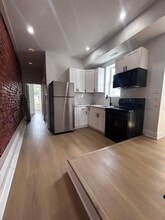 2209 N 10th St, Unit B in Philadelphia, PA - Building Photo - Building Photo