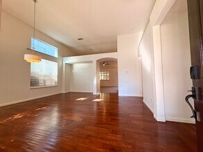 6048 Great Basin Dr in Roseville, CA - Building Photo - Building Photo