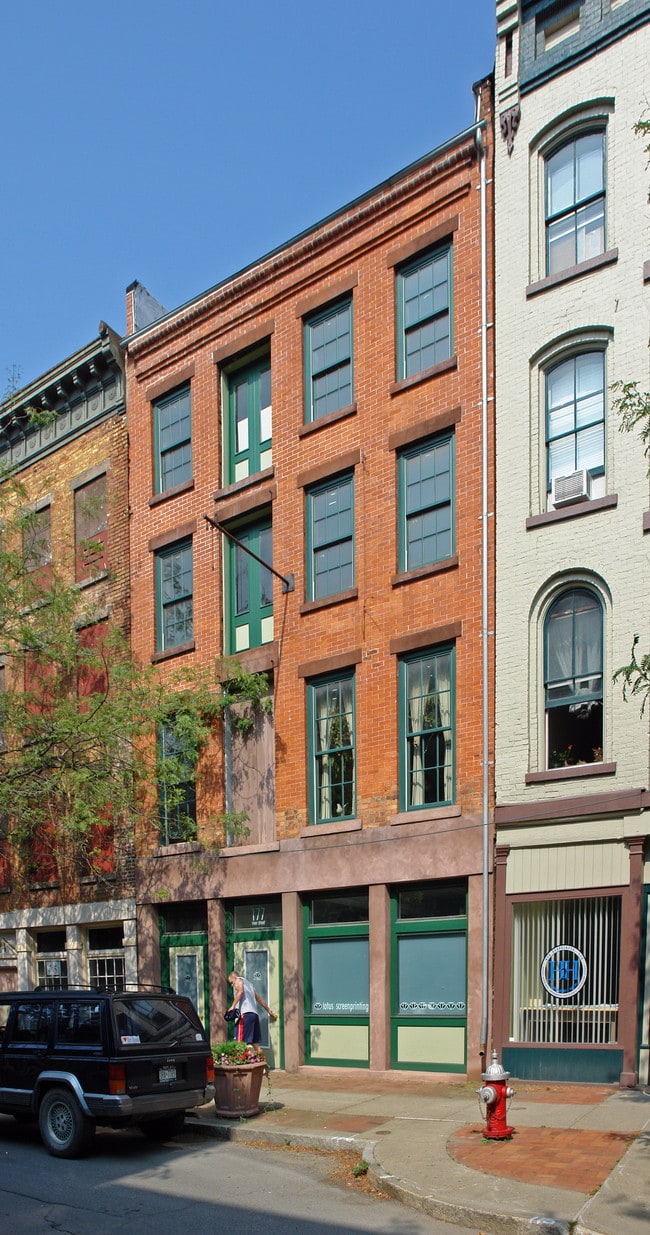 177 River St