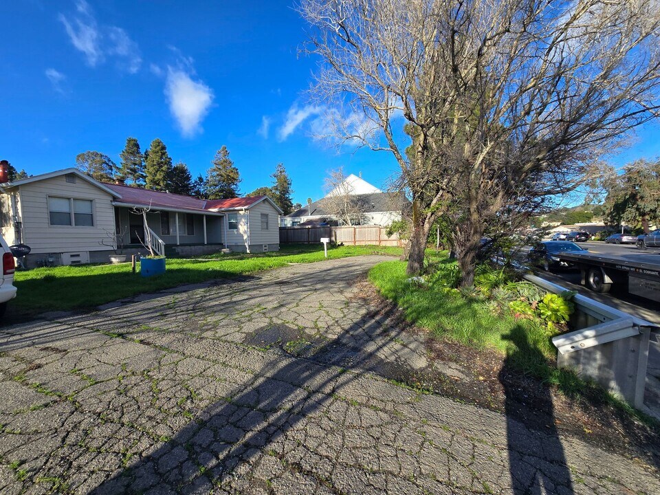 4455 Appian Way in El Sobrante, CA - Building Photo