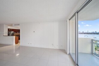 1500 Bay Rd, Unit S-1048 in Miami Beach, FL - Building Photo - Building Photo