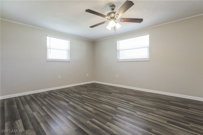 property at 3433 Roslyn Rd