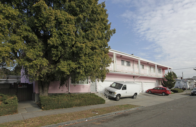 2401 Bartlett St in Oakland, CA - Building Photo - Building Photo