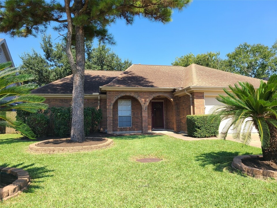 13034 Alston Rd in Sugar Land, TX - Building Photo