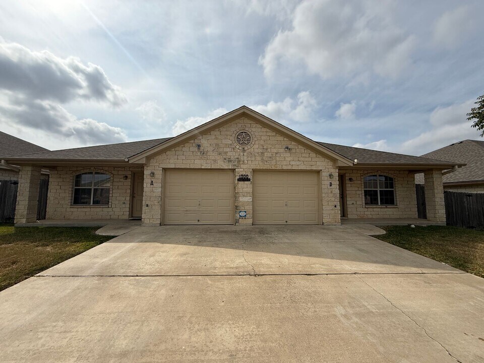 1300 Powder River Dr in Killeen, TX - Foto de edificio