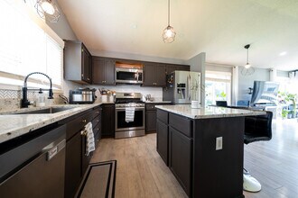 15709 Chalet Ct in Burnsville, MN - Building Photo - Building Photo