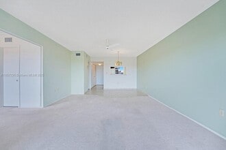 2998 Sunrise Lakes Dr W in Sunrise, FL - Building Photo - Building Photo