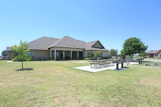 Hillcrest Manor Senior Apartments in Lubbock, TX - Foto de edificio - Building Photo