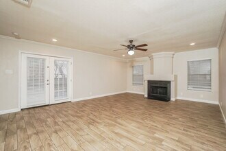 7818 Benbrook, Unit 1327 in San Antonio, TX - Building Photo - Building Photo