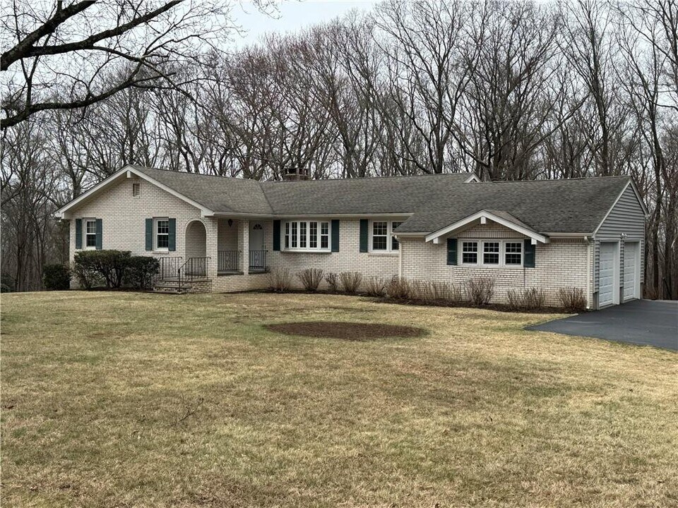 4 Apple Orchard Ln in Smithfield, RI - Building Photo