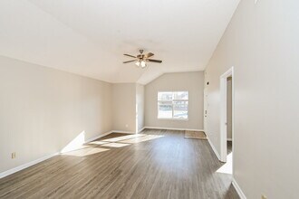 5979 Prairie Cove in Millington, TN - Foto de edificio - Building Photo