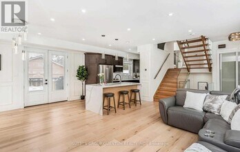 1222 Montclair Dr in Oakville, ON - Building Photo - Building Photo