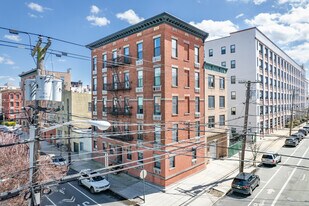 333 Jefferson St in Hoboken, NJ - Building Photo