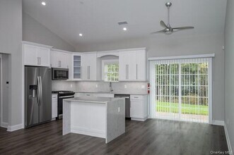 91 Sunlight Walk-Unit -91 in Holbrook, NY - Building Photo - Building Photo