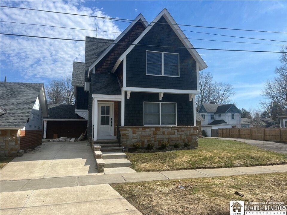 31 Ohio Ave in Lakewood, NY - Building Photo