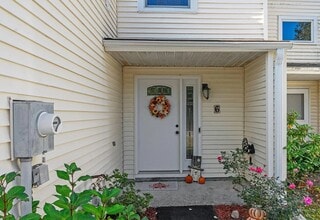 6 Heartwood Ct in Clifton Park, NY - Building Photo - Building Photo