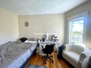 110 College Ave, Unit 1 in Medford, MA - Building Photo - Building Photo