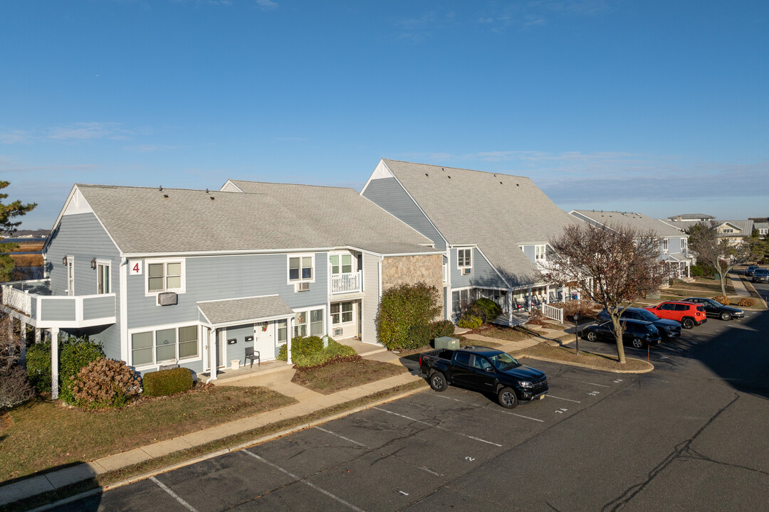 Breakwater Cove in Monmouth Beach, NJ - Building Photo