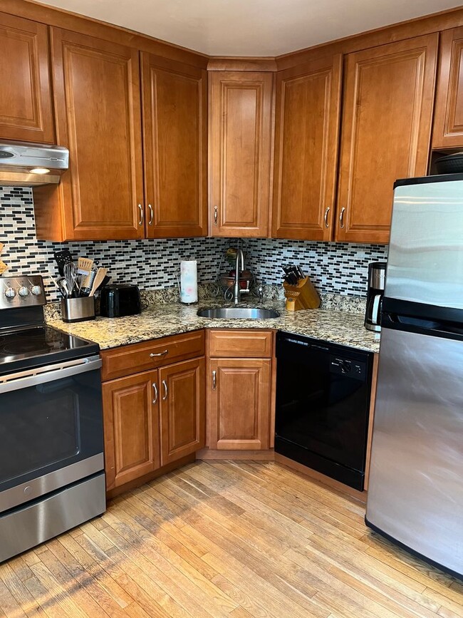 10306 Mockingbird Pond Ct in Burke, VA - Building Photo - Building Photo