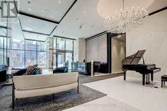 8 Wellesley St W in Toronto, ON - Building Photo - Building Photo