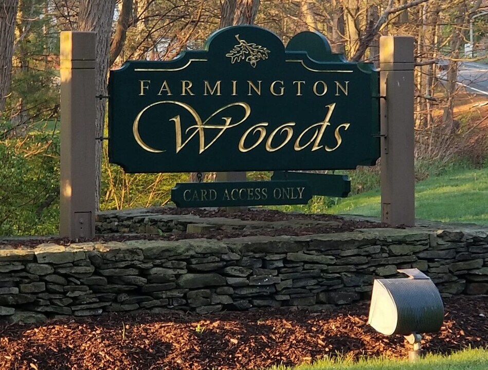 94 Mallard Dr in Farmington, CT - Building Photo