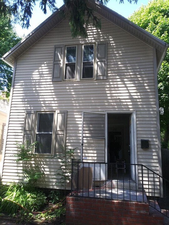 236-238-238 Cypress St in Rochester, NY - Foto de edificio