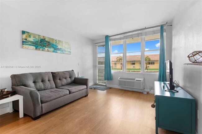 300 74th St in Miami Beach, FL - Building Photo - Building Photo