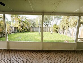 15163 SW 94th Terrace in Miami, FL - Building Photo - Building Photo