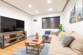 74 69th St, Unit 7B in Guttenberg, NJ - Foto de edificio - Building Photo