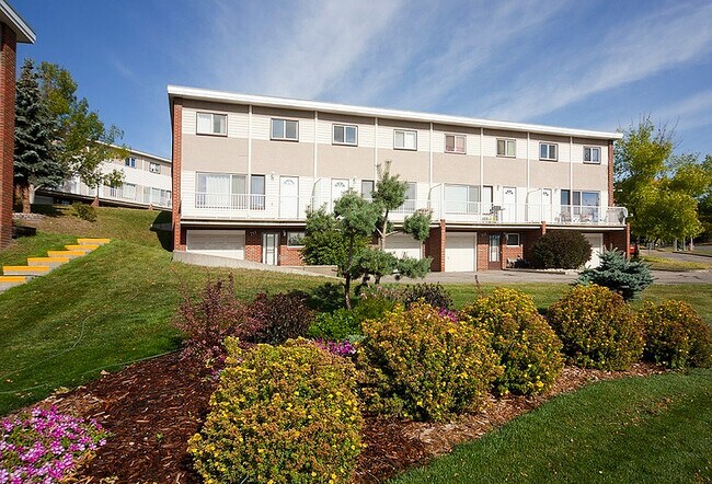 Cambrian Court in Calgary, AB - Building Photo - Building Photo