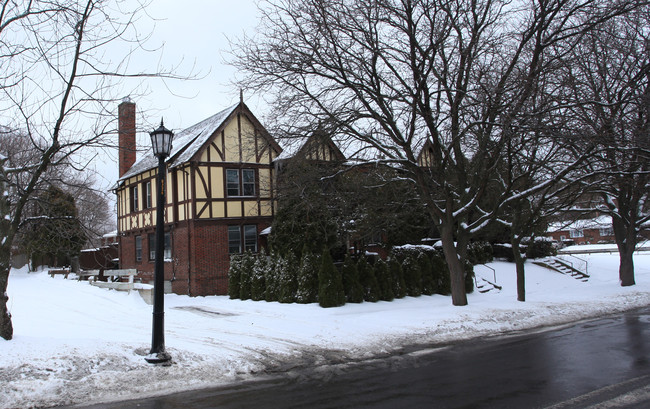 109 Brookford Rd in Syracuse, NY - Foto de edificio - Building Photo